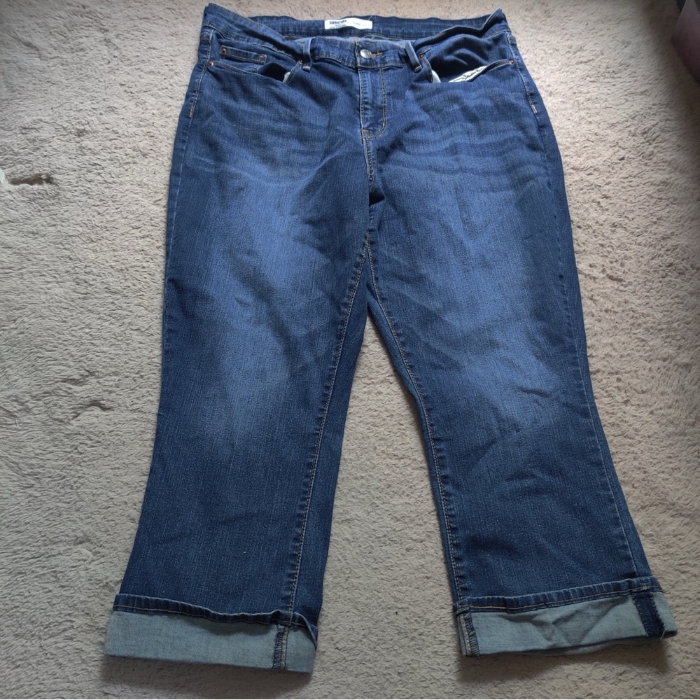 Signature by Levi Strauss Blue Mid Rise Capri Cropped Jeans Size 33 Cuffed - Picture 2 of 9
